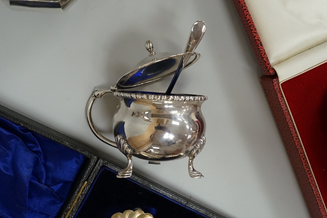 A group of small silver to include a cased modern silver butter shell and knife by Francis Howard Ltd, Sheffield, 1988, a cased set of four late Victorian silver shell salts with four associated plated spoons, a late 196